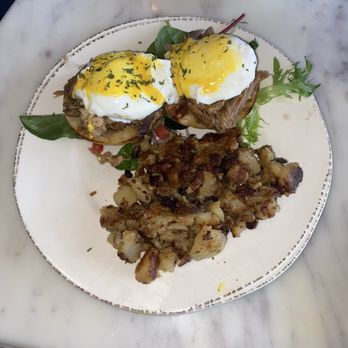 Mamimosas - Pulled pork Benedict - Breakfast & Brunch Near Me - West Covina, California Mamimosas - Pulled pork Benedict - Breakfast & Brunch Near Me - West Covina, California