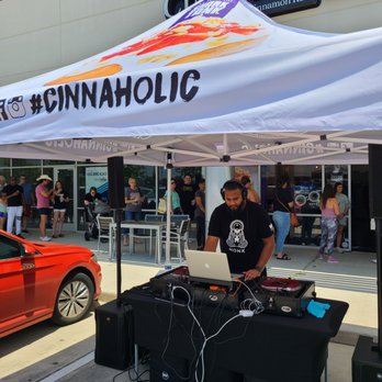 Cinnaholic - Grand opening festivities! Waiting in line for $1 promo today (5/6/22) until 2. - Bakeries Near Me - Spring, Texas