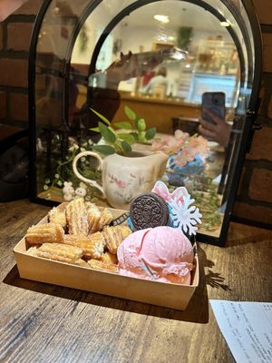 Con Sabor a Sinaloa: Sushi, Churros, Coffee & Ice Cream by null