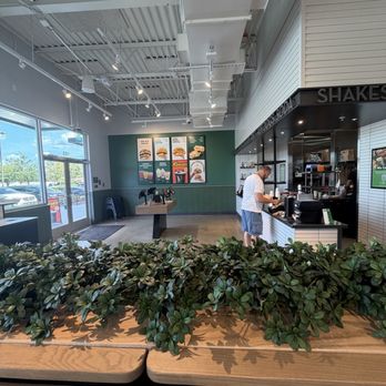 Shake Shack Concord Mills - Interior - Fast Food Near Me - Concord, North Carolina
