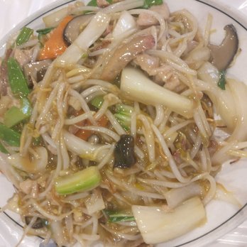 La Maison VIP - Mixed meat chow mein - Chinese Near Me - Montreal, Quebec