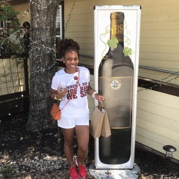 Texas Winos - Yellow brick winery - Wine Tours Near Me Texas Winos - Yellow brick winery - Wine Tours Near Me