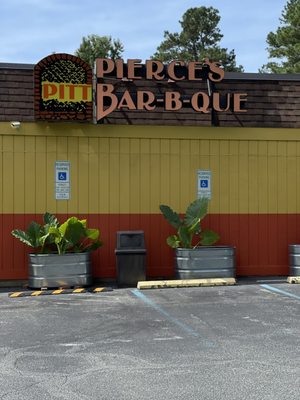 Pierce's Pitt Bar-B-Que by null