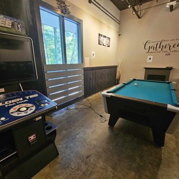 Lucky's 777 Bar & Grill - Seafood Near Me - Holbrook, Massachusetts