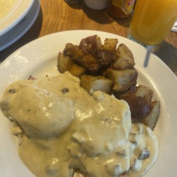Famous Toastery - Country Benedict - Breakfast & Brunch Near Me - Charlotte, North Carolina Famous Toastery - Country Benedict - Breakfast & Brunch Near Me - Charlotte, North Carolina