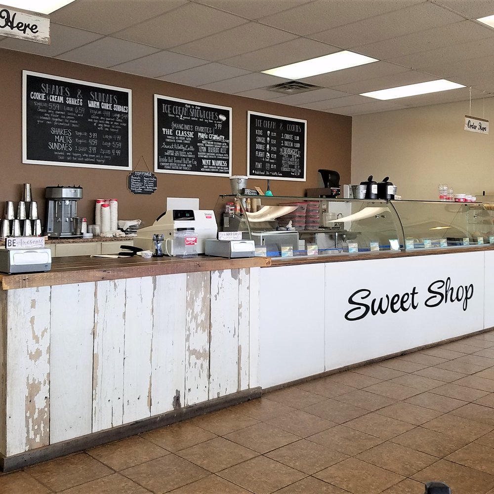 Mancinos Sweet Shop - order and ice cream counter - Ice Cream & Frozen Yogurt Near Me - Muncie, Indiana Mancinos Sweet Shop - order and ice cream counter - Ice Cream & Frozen Yogurt Near Me - Muncie, Indiana