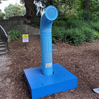 St Stephen's Green - If you crank it--it shouts poems - Parks Near Me - Dublin, D