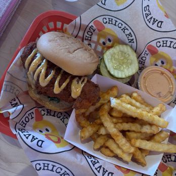 Dave's Hot Chicken - Chicken Shop Near Me - Highlands Ranch, Colorado