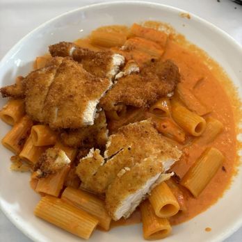 Robke’s - Rigatoni - American Near Me - Northport, New York