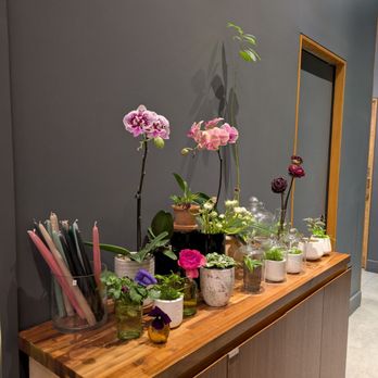 Kunst Coffee Haus - Decor - Coffee & Tea Near Me - Bayside, New York