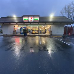 7-Eleven - Store front