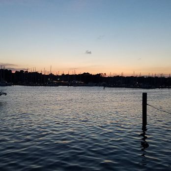 Skippers Pier - Seafood Near Me - Deale, Maryland