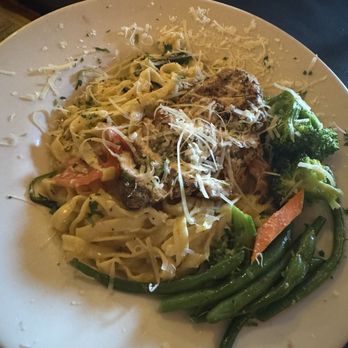 Charles Street Dinner House - Chicken Alfredo - New American Near Me - Mariposa, California