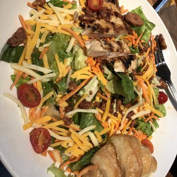 Cheddar's Scratch Kitchen - Chicken with pecans salad - American Near Me - San Antonio, Texas