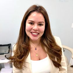 Smile the Spa - Our patient Camila has a natural white smile after Kör whitening at Smile The Spa