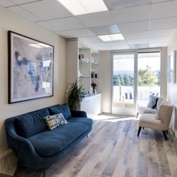 The Spa at South Bay Plastic Surgeons - Beautiful, bright reception area