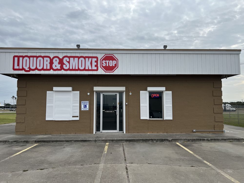Liquor & Smoke Stop Logo