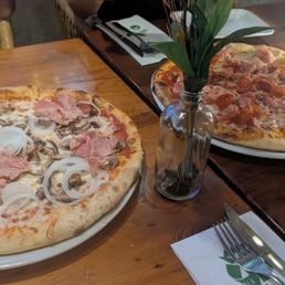 We ordered the meat and the veggie pizza the price was very reasonable