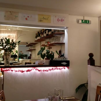 George's Diner - Upstairs dining area. - Seafood Near Me - London, XGL