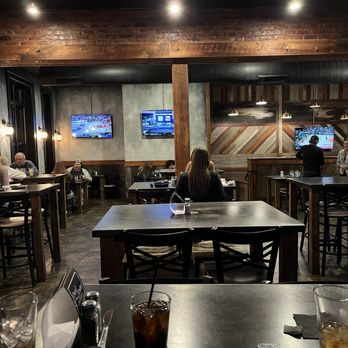 Over/Under - Main dining area - Sports Bars Near Me - Paducah, Kentucky