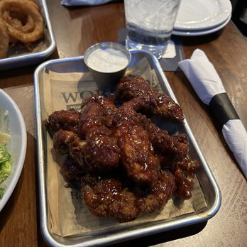 Huskies Restaurant and Bar - Honey BBQ boneless wings - American Near Me - Mansfield, Connecticut