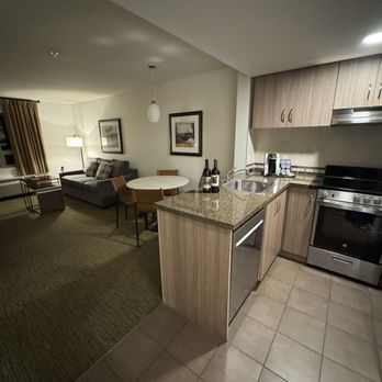 Executive Suites Hotel & Resort Squamish - Hotels Near Me - Squamish, British Columbia Executive Suites Hotel & Resort Squamish - Hotels Near Me - Squamish, British Columbia