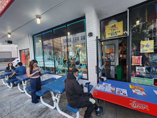 World Famous HOTBOYS Chicken by null