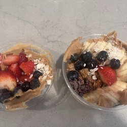 Tropical Smoothie Cafe - PB PROTEIN CRUNCH - added berries. Almost too much pb, wait, is that even possible?