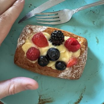 Paris Baguette - Very Berry Pastry. 10/10 - Bakeries Near Me - Austin, Texas