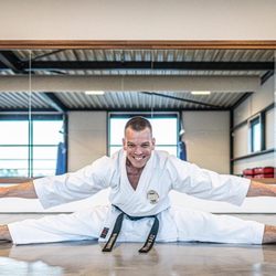 Shape Sportcentrum - Deze man mag zeker niet ontbreken in het lijstje. Deze karateka is een van de bekendste klanten die Shape kan wensen.