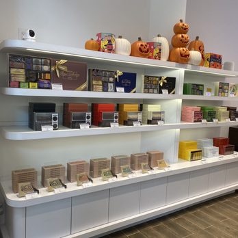 ROYCE' Chocolate - Chocolatiers & Shops Near Me - Tukwila, Washington
