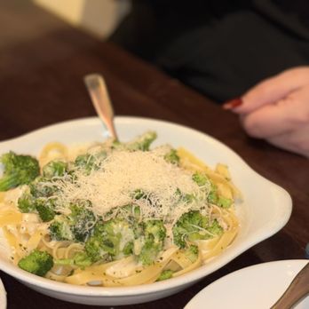 Olive Garden Italian Restaurant - Alfredo with broccoli - Italian Near Me - Minnetonka, Minnesota Olive Garden Italian Restaurant - Alfredo with broccoli - Italian Near Me - Minnetonka, Minnesota