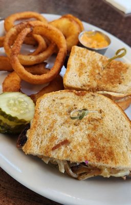 Ben 'N Nick's Bar & Grill by null