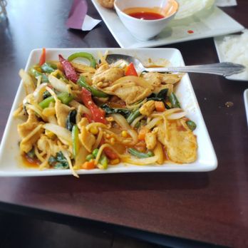 Rock-Pho'd - Red curry with chicken - Asian Fusion Near Me - Rockford, Illinois Rock-Pho'd - Red curry with chicken - Asian Fusion Near Me - Rockford, Illinois