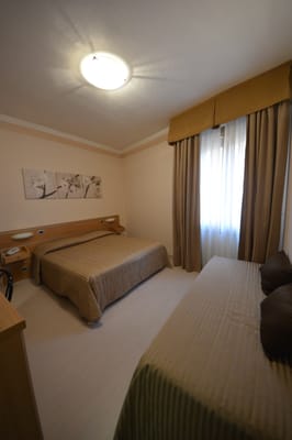 Hotel University by null