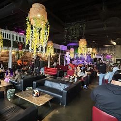 7th + Grove - Lounge side