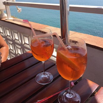 Iguana Cafe - Spritz with the bay beneath. - Mediterranean Near Me - Albufeira, 08