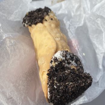 Mike's Pastry - Cannoli - Bakeries Near Me - Boston, Massachusetts
