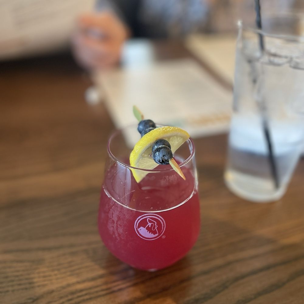 Another Broken Egg Cafe - Lemon blueberry mimosas - Southern Near Me - El Paso, Texas Another Broken Egg Cafe - Lemon blueberry mimosas - Southern Near Me - El Paso, Texas