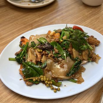 Khom Loi - Pad kee mow - Thai Near Me - Sebastopol, California