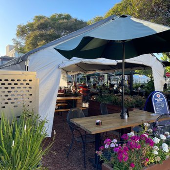 Das Bierhauz - Mountain View - Best patio in Castro street they have the best beer selection in Mountain View I wish I could give them more rating - Beer Gardens Near Me - Mountain View, California Das Bierhauz - Mountain View - Best patio in Castro street they have the best beer selection in Mountain View I wish I could give them more rating - Beer Gardens Near Me - Mountain View, California