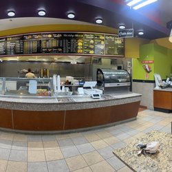 Jordan's Fish & Wings - 96th St - The dining area