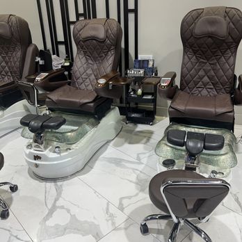 OMG! Nail Bar - These chairs are the best massage chairs I've ever sat in! Lauren did a great pedicure. - Nail Salons Near Me - Tempe, Arizona