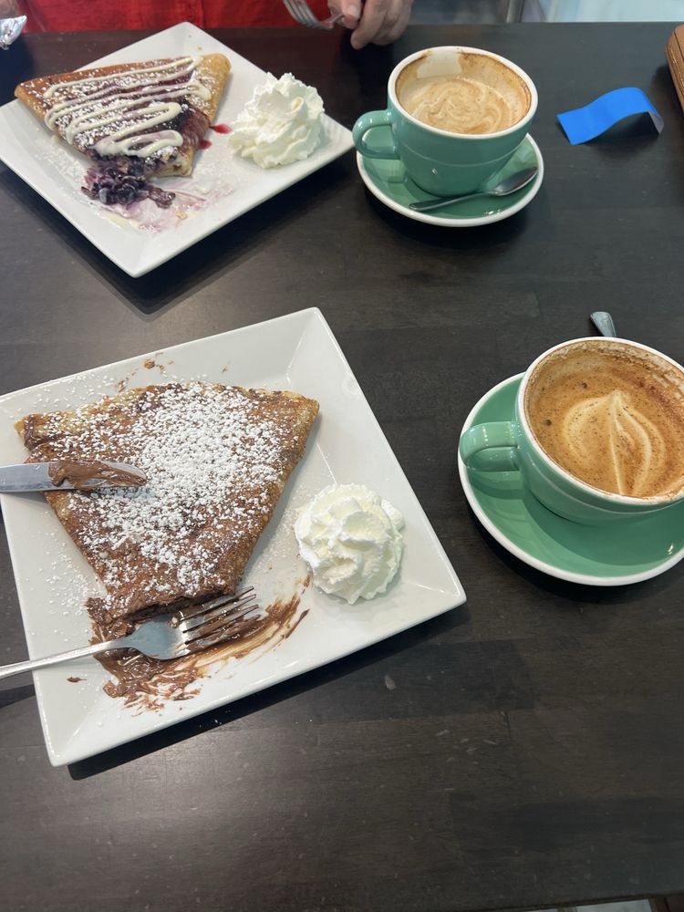 555 Crepes Coffee & Tea Logo