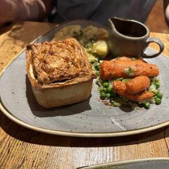 Carpenters Arms - Beef pie- amazing - Pubs Near Me - Windsor, WNM