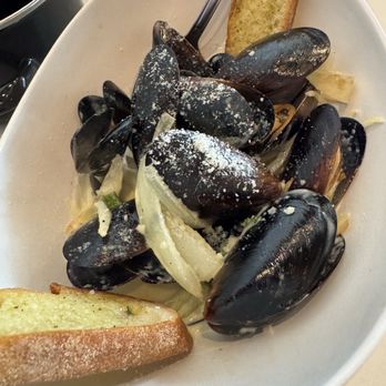 Tour de Tapas - MOULES à la CREME ET AU VIN BLANC - Tapas/Small Plates Near Me - La Mesa, California