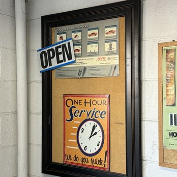 Bob's Wheel & Alignment - Inside, in waiting area - Tires Near Me - Chatsworth, California Bob's Wheel & Alignment - Inside, in waiting area - Tires Near Me - Chatsworth, California
