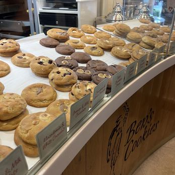 Ben's Cookies - Bakeries Near Me - London, XGL