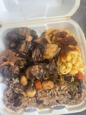 SHANAS CARIBBEAN CAFE by null