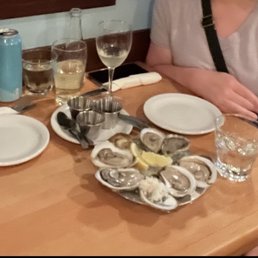 First plate of oysters. Yummy.